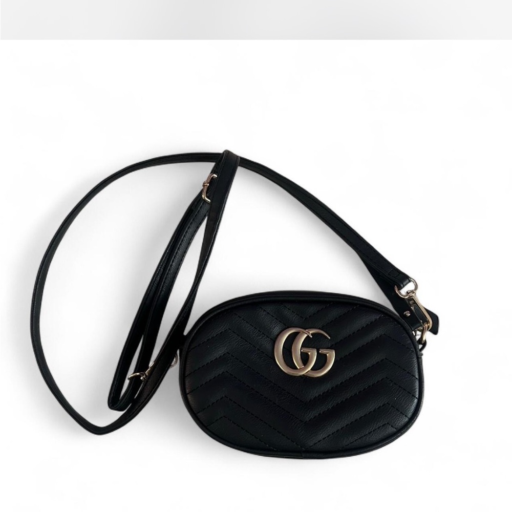 Gucci Black Chevron Quilted Leather Oval Crossbody with Double G